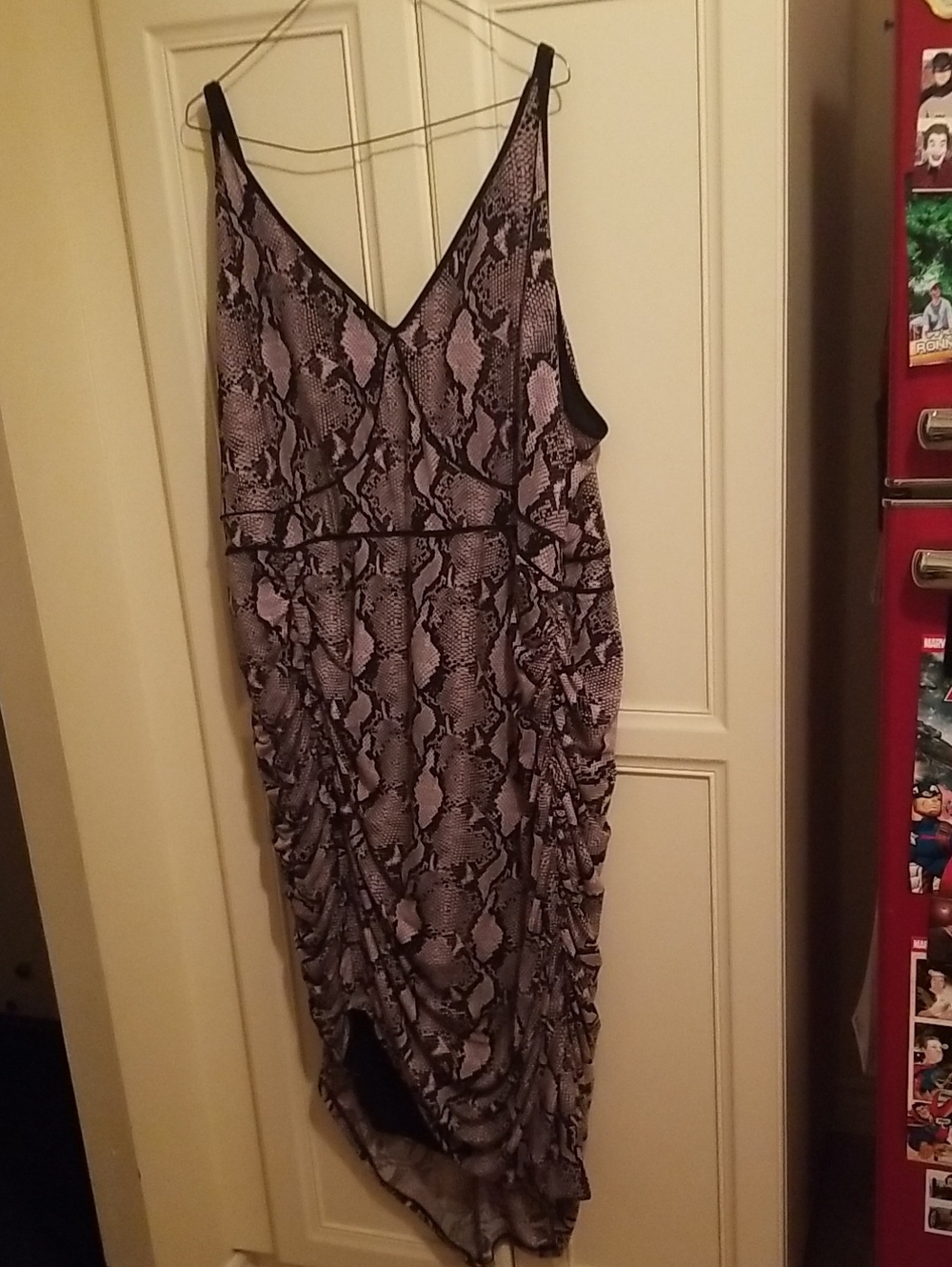 Torrid Snake Print V-Neck Ruched Dress - Gray 6 BNWT